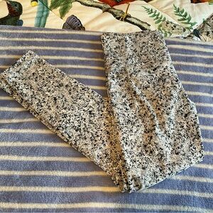 Athleta Textured Salutation Stash Pocket Leggings Small